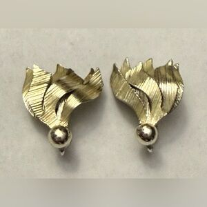 vintage Coro gold-tone clip-on earrings
